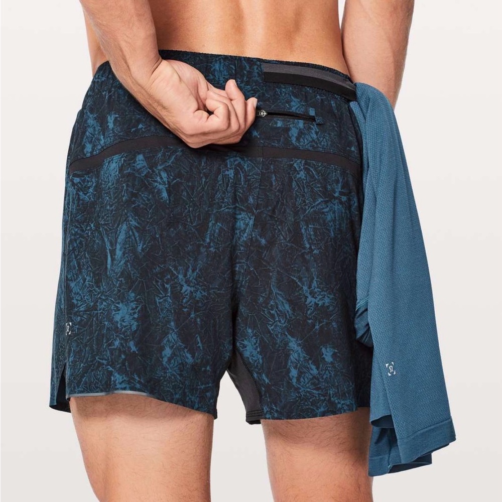 Lululemon Surge Shorts Sz M Black Camo Performance Gym Running Train Linerless